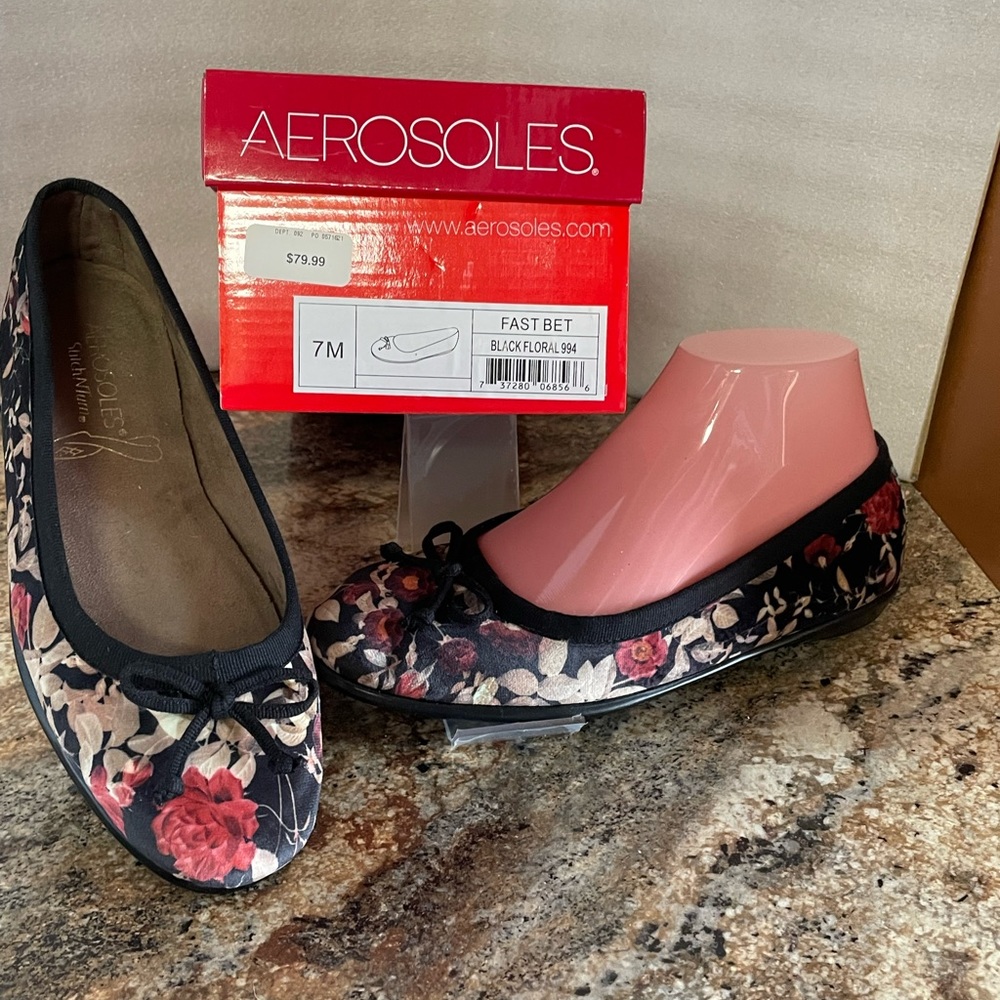 Women’s casual flats! Black flowered, can be dressy or casual! Very comfy!